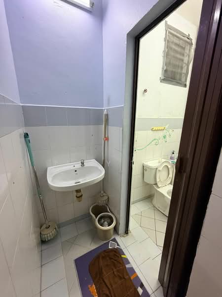 2-storey Terraced House for Sale in Taman Molek (Johor Bahru) - Terry Tan - Bathroom - PropertyGuru.com.my