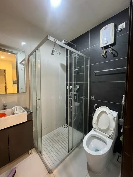 Condominium for Rent at Amberside @ Country Garden Danga Bay - Alan Toh - Bathroom - PropertyGuru.com.my