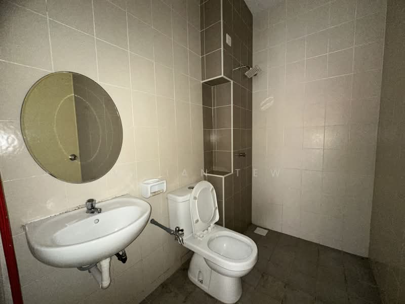 Rumah Berkembar untuk Dijual di Setia Impian (Setia Alam) - Vivian Tew - Bathroom - PropertyGuru.com.my
