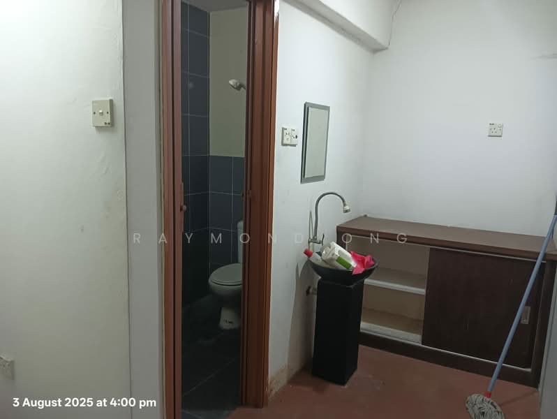 Shop / Office for Sale in Taman Tan Yew Lai (Jalan Klang Lama (Old Klang Road)) - Raymond Ong - Bathroom - PropertyGuru.com.my