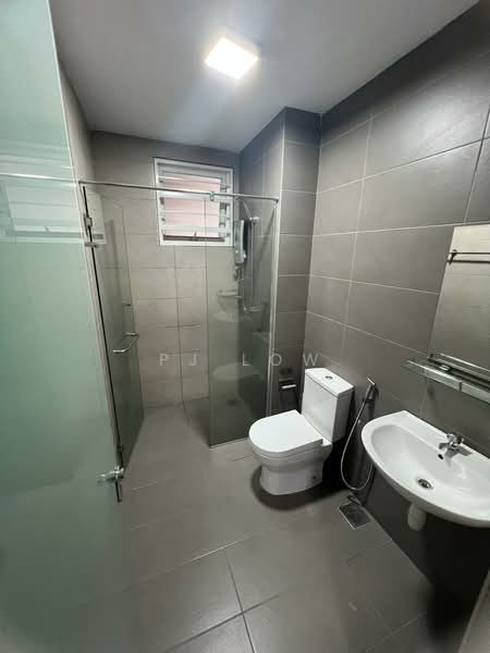 Kondominium untuk Disewa di Mutiara Ville - PJ Low - Bathroom - PropertyGuru.com.my