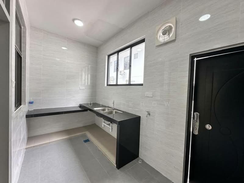 2-storey Terraced House for Rent in Johor Bahru (Johor) - Louis Khow - Kitchen - PropertyGuru.com.my