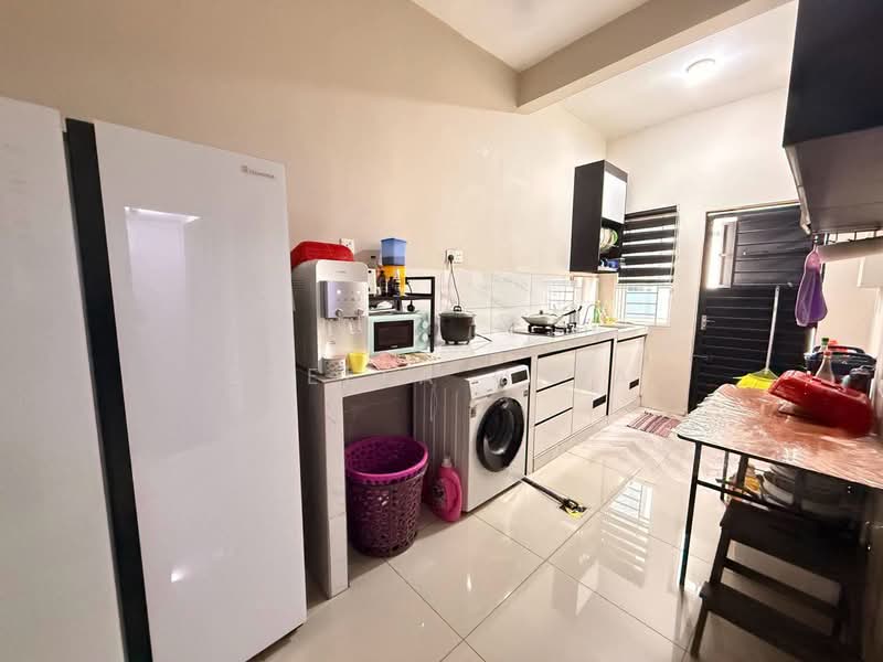 2-storey Terraced House for Sale in Permas Jaya (Johor) - Stella Chia - Kitchen - PropertyGuru.com.my