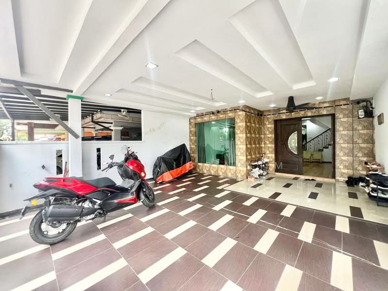 2-storey Terraced House for Sale in Taman TTDI Jaya (Shah Alam) - Azli Ibrahim - Entrance - PropertyGuru.com.my