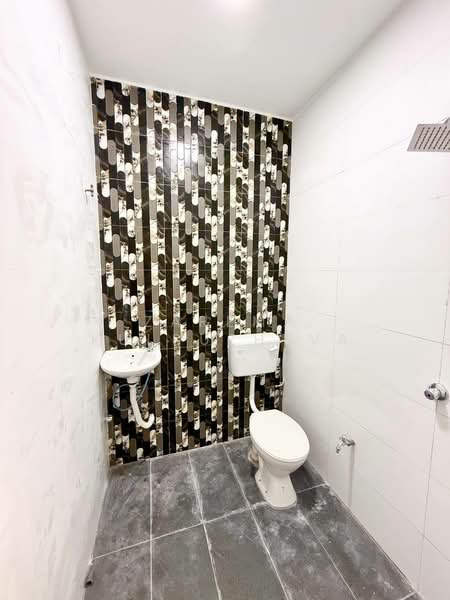 Rumah Teres 1 Tingkat untuk Dijual di Taman Nilai Perdana (Nilai) - Zarema Kulbuzheva - Bathroom - PropertyGuru.com.my