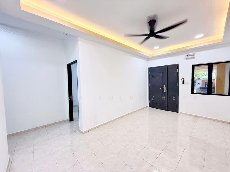 Rumah Teres 1 Tingkat untuk Dijual di Taman Nilai Perdana (Nilai) - Zarema Kulbuzheva - Living Room - PropertyGuru.com.my