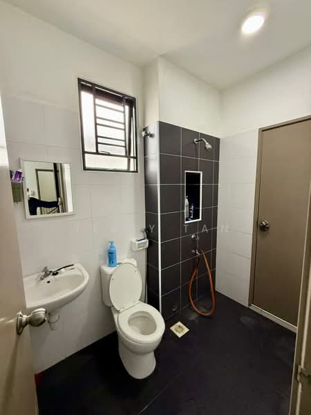 Rumah Teres 2 Tingkat untuk Dijual di Bandar Tiram (Ulu Tiram) - Terry Tan - Bathroom - PropertyGuru.com.my