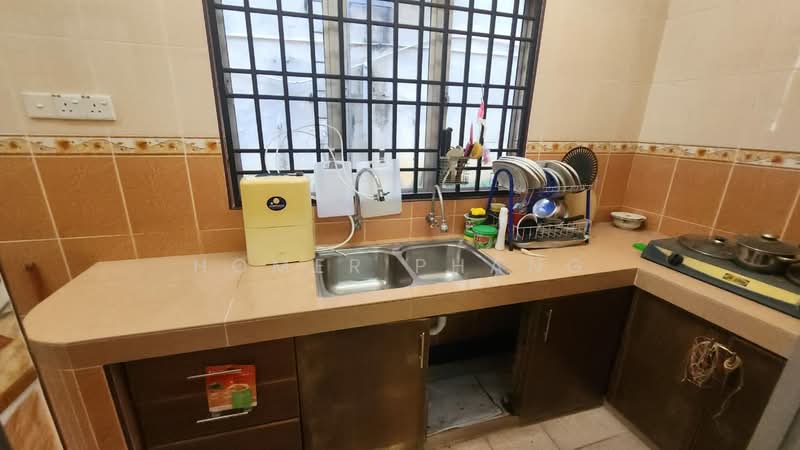 2.5-storey Terraced House for Sale in Taman Bukit Serdang (Seri Kembangan) - Homer Phang - Kitchen - PropertyGuru.com.my