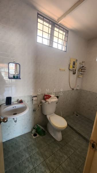 2.5-storey Terraced House for Sale in Taman Bukit Serdang (Seri Kembangan) - Homer Phang - Bathroom - PropertyGuru.com.my