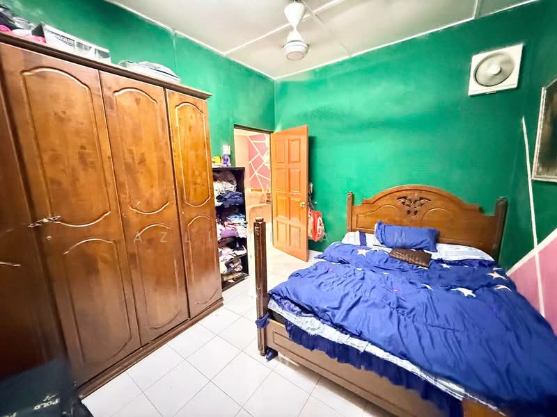 1-storey Terraced House for Sale in Taman Mawar (Bandar Kinrara) - Azli Ibrahim - Bedroom - PropertyGuru.com.my