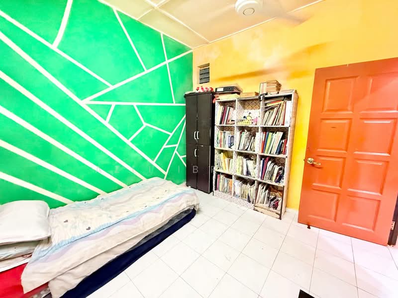 1-storey Terraced House for Sale in Taman Mawar (Bandar Kinrara) - Azli Ibrahim - Bedroom - PropertyGuru.com.my