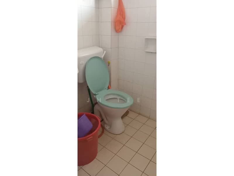 Pangsapuri untuk Dijual di Subang Perdana Goodyear Court 1 - JH Tee - Bathroom - PropertyGuru.com.my