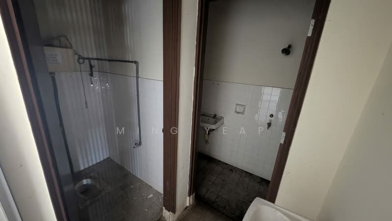Kedai untuk Disewa di Kawasan Perindustrian Daya (Tebrau) - Ming Yeap - Bathroom - PropertyGuru.com.my