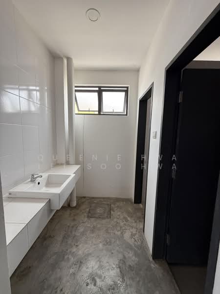 Kilang untuk Disewa di Balakong (Selangor) - Queenie Hwa Lee Soo Hwa - Bathroom - PropertyGuru.com.my