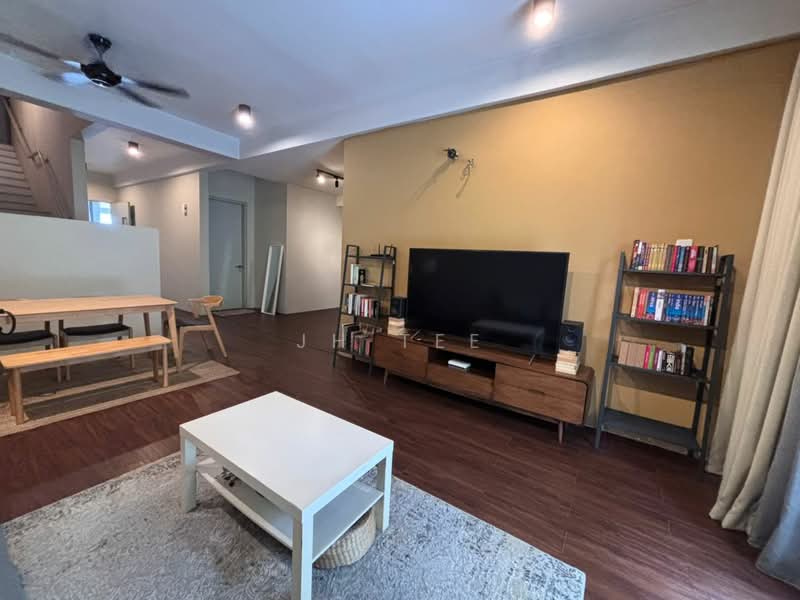 Rumah Bandar untuk Dijual di Petaling Jaya (Selangor) - JH Tee - Living Room - PropertyGuru.com.my
