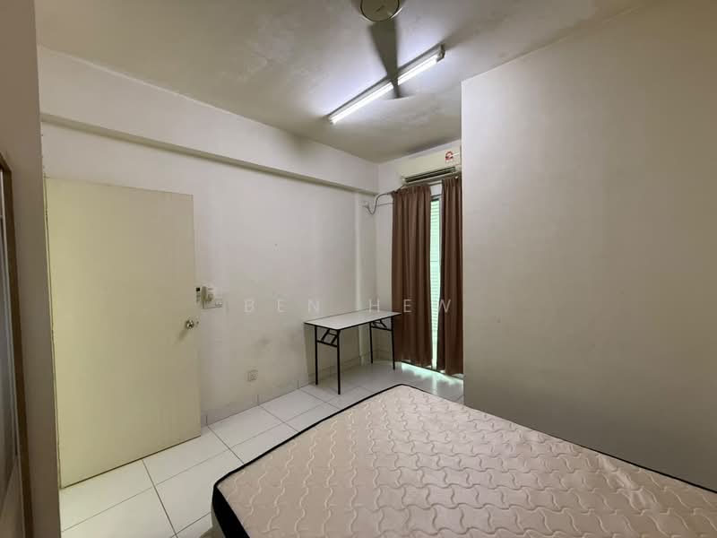 Kondominium untuk Disewa di Elit Heights @ Bayan City - Ben Hew - Bedroom - PropertyGuru.com.my