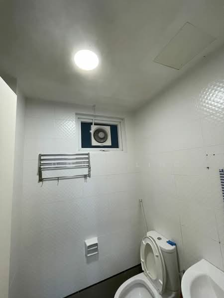 Service Residence for Sale at Seasons Amara Larkin - Edmund Ling - Bathroom - PropertyGuru.com.my