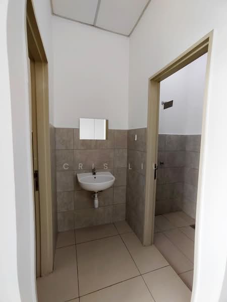 Office for Rent in Petaling Jaya (Selangor) - Cris Liu - Bathroom - PropertyGuru.com.my