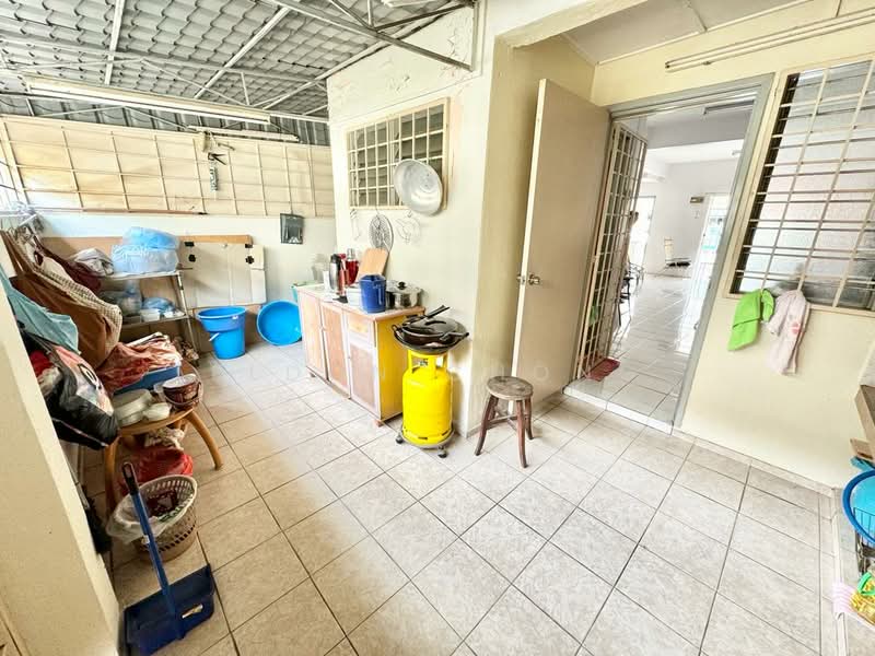 Rumah Teres 2 Tingkat untuk Dijual di Taman Pinggiran Putra (Seri Kembangan) - Eldon Chong - Kitchen - PropertyGuru.com.my