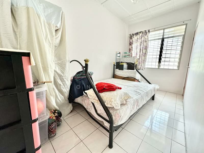 Rumah Teres 2 Tingkat untuk Dijual di Taman Pinggiran Putra (Seri Kembangan) - Eldon Chong - Bedroom - PropertyGuru.com.my