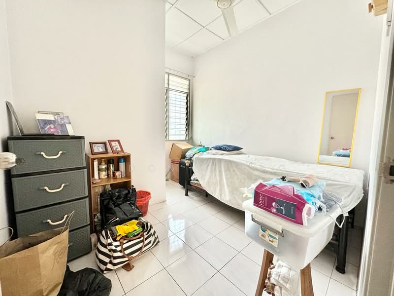 Rumah Teres 2 Tingkat untuk Dijual di Taman Pinggiran Putra (Seri Kembangan) - Eldon Chong - Bedroom - PropertyGuru.com.my