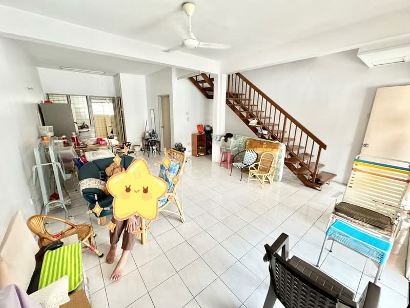 Rumah Teres 2 Tingkat untuk Dijual di Taman Pinggiran Putra (Seri Kembangan) - Eldon Chong - Living Room - PropertyGuru.com.my