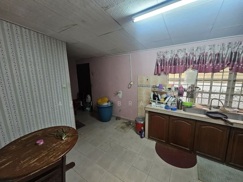 Bungalow for Sale in Kampung Melayu Ampang (Ampang) - Azli Ibrahim - Kitchen - PropertyGuru.com.my