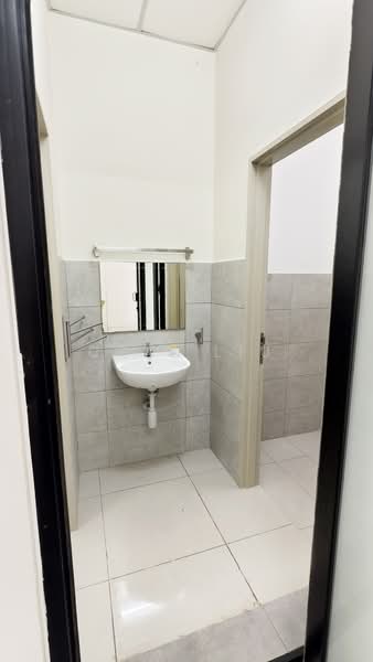 Office for Rent in Petaling Jaya (Selangor) - Cris Liu - Bathroom - PropertyGuru.com.my