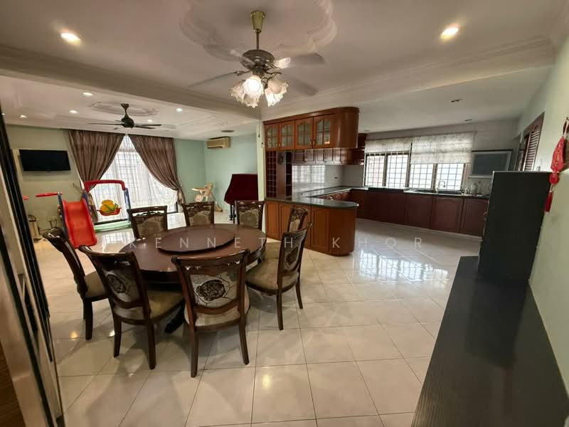 Rumah Banglo untuk Dijual di Taman Rinting (Masai) - Kenneth Khor - Dining Room - PropertyGuru.com.my