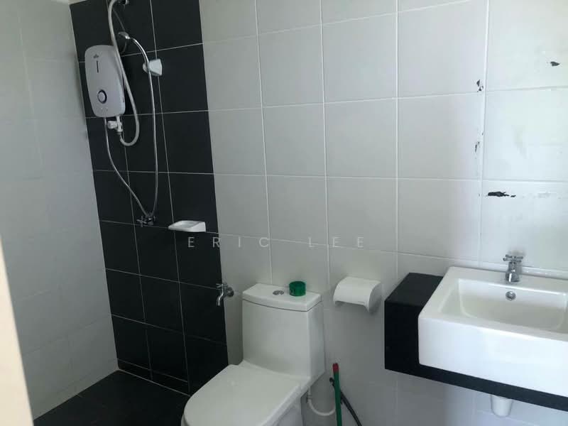 Pangsapuri untuk Dijual di Idaman Residence - Eric Lee - Bathroom - PropertyGuru.com.my