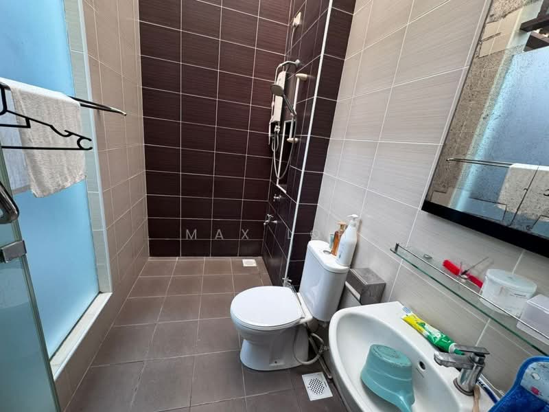 Semi-Detached House for Sale in Taman Sutera Utama (Skudai) - Max Loh - Bathroom - PropertyGuru.com.my