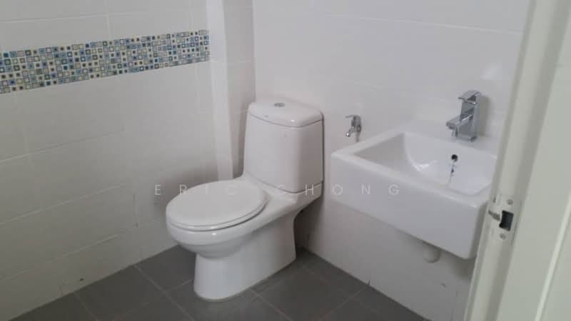 Rumah Teres 2 Tingkat untuk Dijual di Nusari Bayu 2 (Labu) - Eric Chong - Bathroom - PropertyGuru.com.my