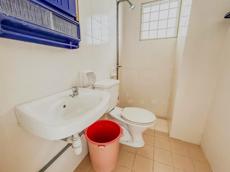 Kondominium untuk Dijual di Kondominium Kristal - Muhd Khairulnawawi Kamaruddin - Bathroom - PropertyGuru.com.my