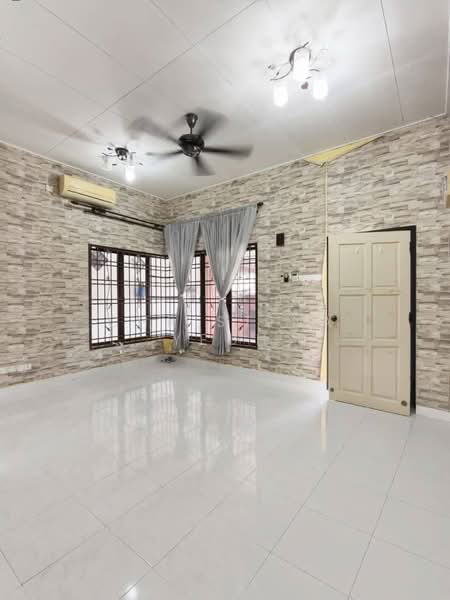 Rumah Teres 1 Tingkat untuk Dijual di Johor Bahru (Johor) - Christina Yeoh - Living Room - PropertyGuru.com.my