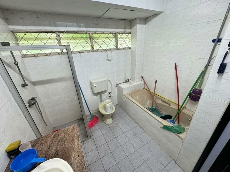 Semi-Detached House for Sale in Taman Pelangi (Johor Bahru) - Olivia Ching - Bathroom - PropertyGuru.com.my