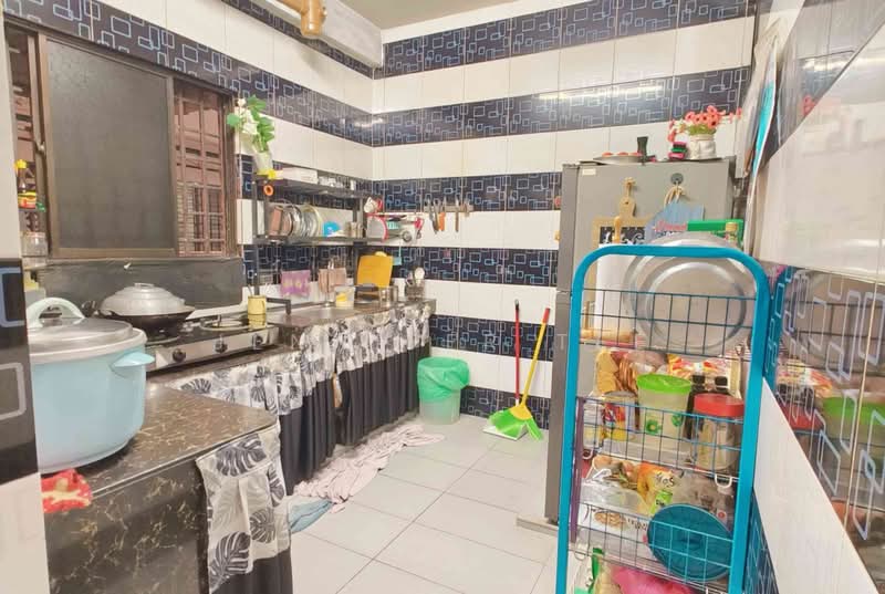 Flat for Sale at Mutiara Magna - Jennifer Tee - Kitchen - PropertyGuru.com.my