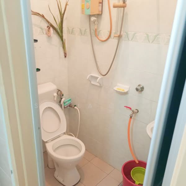 Rumah Teres 1.5 Tingkat untuk Dijual di Ulu Tiram (Johor) - Stella Chia - Bathroom - PropertyGuru.com.my