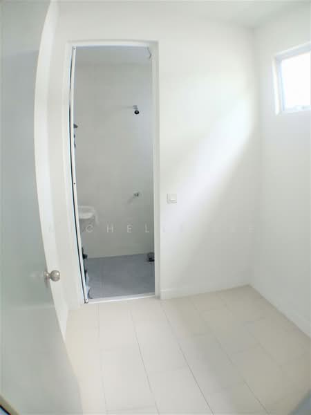 Rumah Teres 2 Tingkat untuk Dijual di Bandar Saujana Putra (Tanjong Duabelas) - Michelle Lee - Bathroom - PropertyGuru.com.my