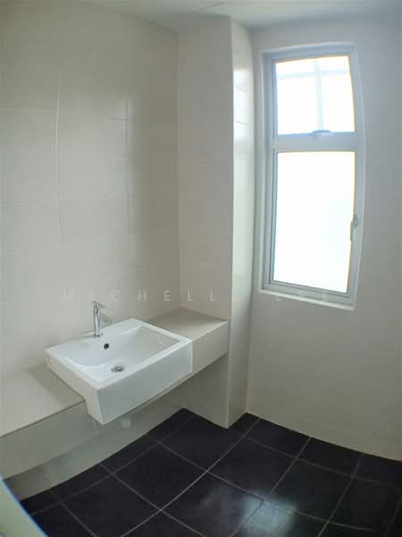 Rumah Teres 2 Tingkat untuk Dijual di Bandar Saujana Putra (Tanjong Duabelas) - Michelle Lee - Bathroom - PropertyGuru.com.my