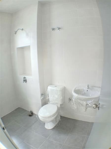 Rumah Teres 2 Tingkat untuk Dijual di Bandar Saujana Putra (Tanjong Duabelas) - Michelle Lee - Bathroom - PropertyGuru.com.my