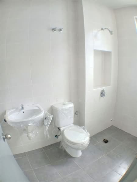 Rumah Teres 2 Tingkat untuk Dijual di Bandar Saujana Putra (Tanjong Duabelas) - Michelle Lee - Bathroom - PropertyGuru.com.my