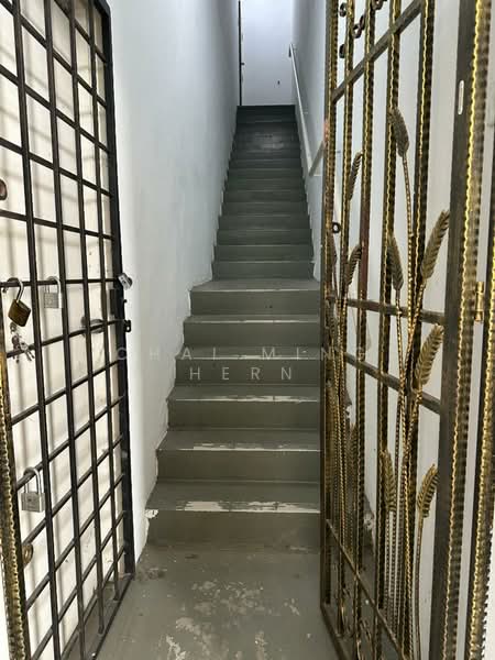 Shop / Office for Rent in Bandar Bukit Mahkota (Bangi) - Chai Ming Hern - Entrance - PropertyGuru.com.my
