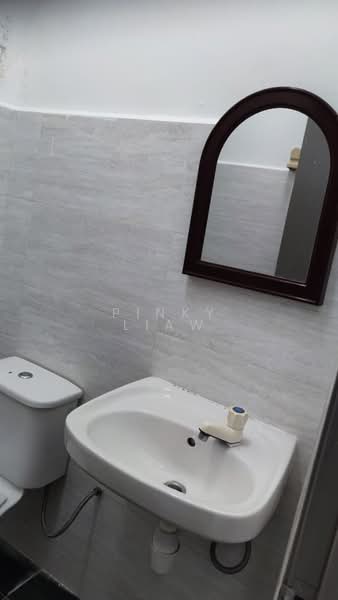 Pangsapuri untuk Disewa di Mutiara Perdana (Mutiara Court) - Pinky Liaw - Bathroom - PropertyGuru.com.my