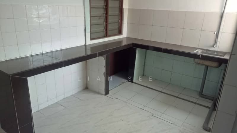 Rumah Flat untuk Disewa di Taman Seri Berembang - Lian See - Kitchen - PropertyGuru.com.my