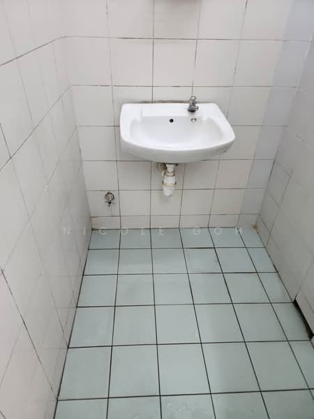Rumah Flat untuk Disewa di Danau Kota Flat - Nicole Goh - Bathroom - PropertyGuru.com.my