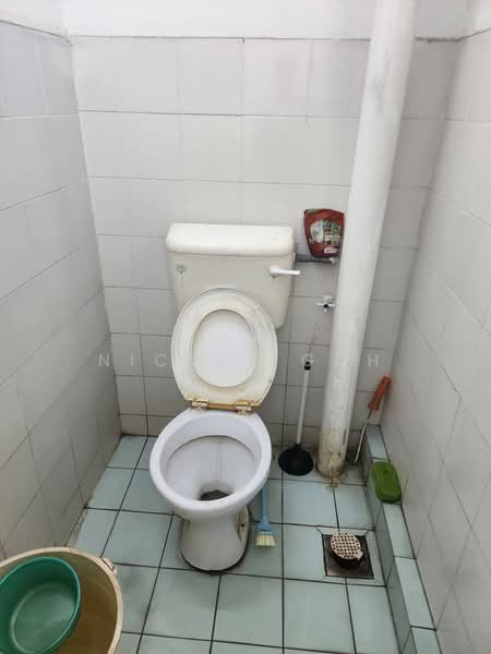 Rumah Flat untuk Disewa di Danau Kota Flat - Nicole Goh - Bathroom - PropertyGuru.com.my