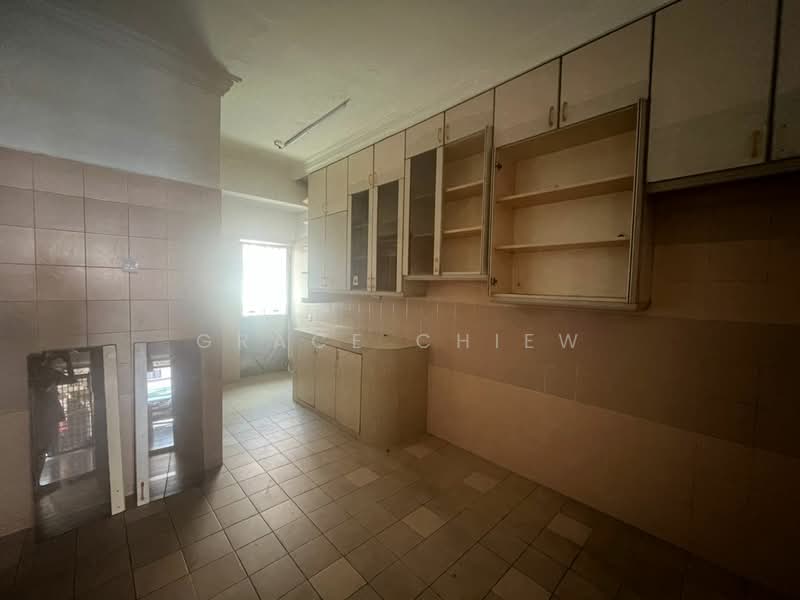Rumah Teres 2 Tingkat untuk Disewa di Taman Mount Austin (Tebrau) - Grace Chiew - Kitchen - PropertyGuru.com.my
