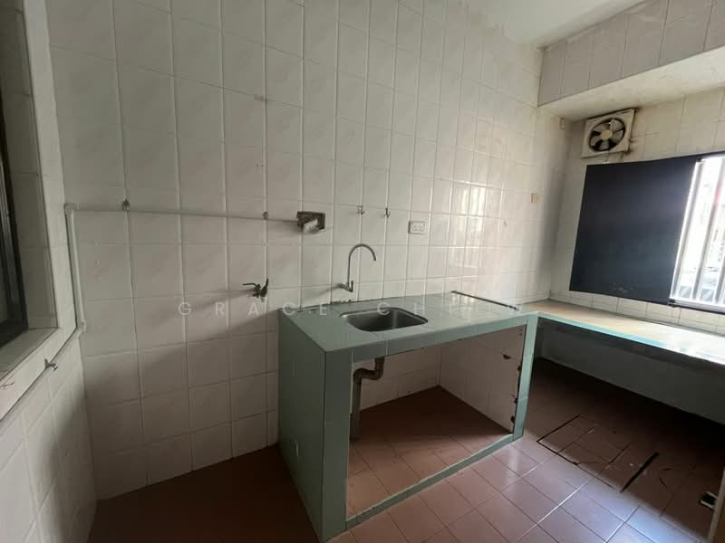 Rumah Teres 2 Tingkat untuk Disewa di Taman Mount Austin (Tebrau) - Grace Chiew - Kitchen - PropertyGuru.com.my