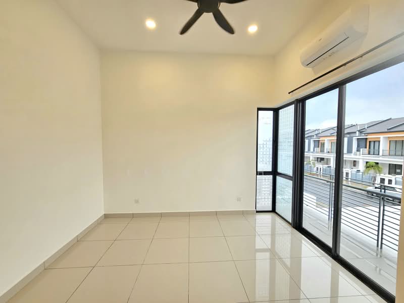 2-storey Terraced House for Rent in Bandar Rimbayu (Telok Panglima Garang) - Leon Goh - Balcony - PropertyGuru.com.my