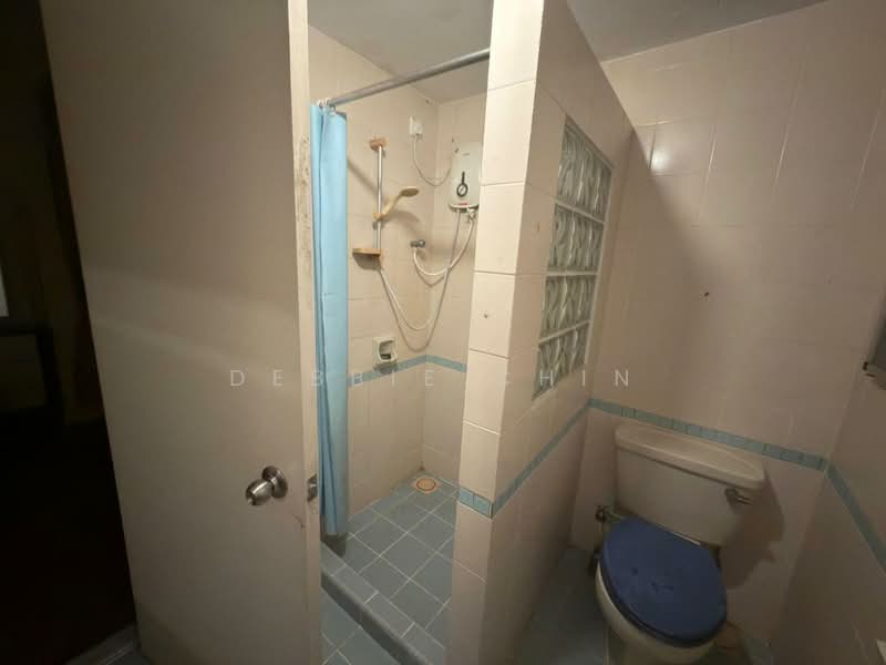 Condominium for Rent at The Straits View Condominium - Debbie Chin - Bathroom - PropertyGuru.com.my